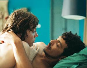 Derrière les palmiers (2025)