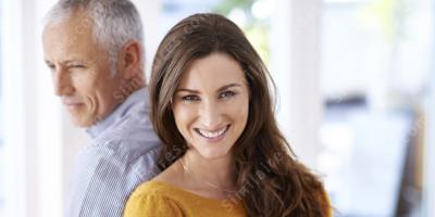 un homme plus âgé dans une relation films