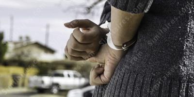 femme menottée films