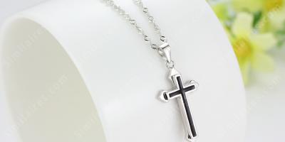 pendentif crucifix films